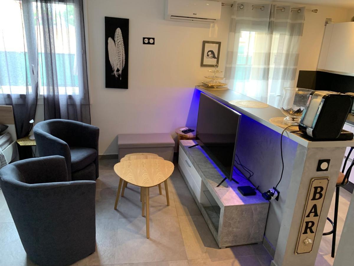 Grand Studio Tres Agreable Avec Bar, Cuisine Et Terrasse Cagnes-sur-Mer Exterior foto