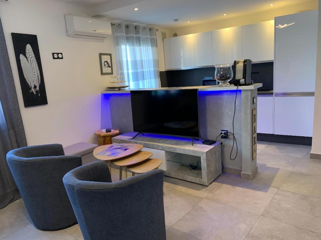 Grand Studio Tres Agreable Avec Bar, Cuisine Et Terrasse Cagnes-sur-Mer Exterior foto